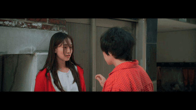 키스 직전의 커플