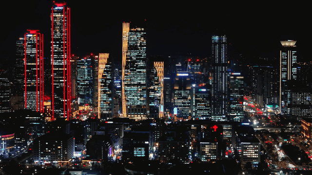 번화한 도시 고층 빌딩 스카이라인 야경