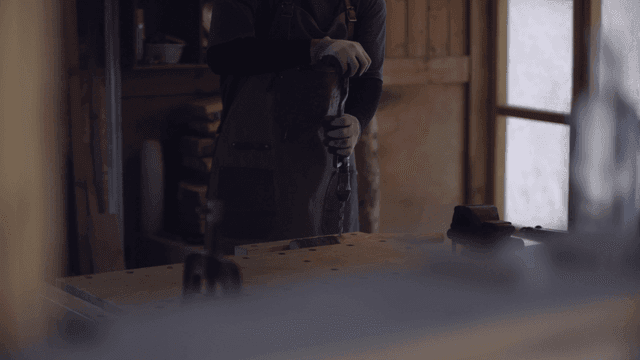 작업장에서 일하는 장인