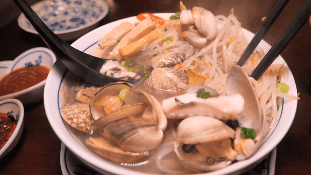 Chopsticks for mixing seafood rice noodles with clams