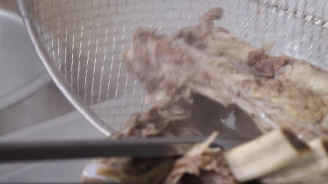 주방에서 갓 끓인 소갈비