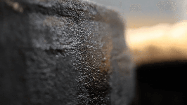 질감 있는 금속 표면의 클로즈업