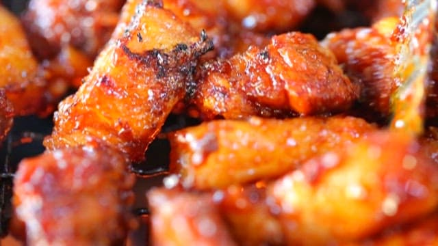 그릴 위에 지글지글한 한국식 바베큐