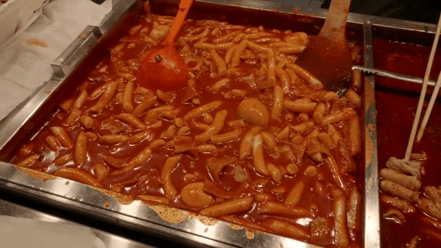 Delicious market tteokbokki and fishcake skewers