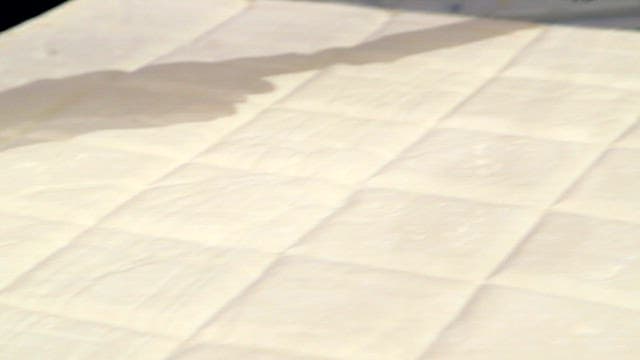 칼로 두부 자르기