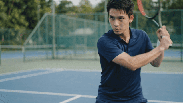Tennis player concentrating on court.
