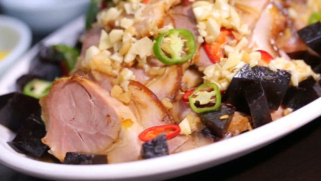 Five-spice pork with garlic and peppers