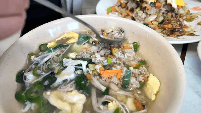 Mixing rice into egg soup