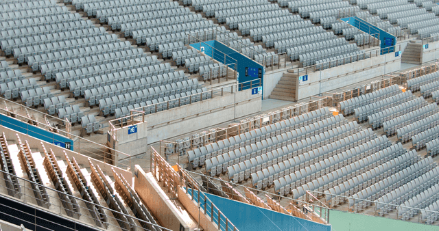 비어 있는 경기장 좌석 전경