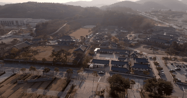현대적 환경 속 전통 한국 마을