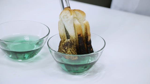 지시약이 담긴 액체를 활용한 실험