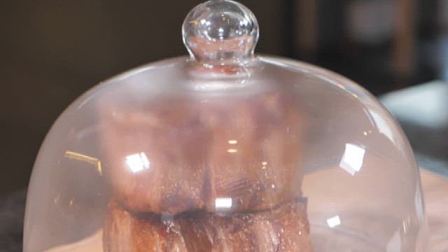 유리돔 안의 스테이크