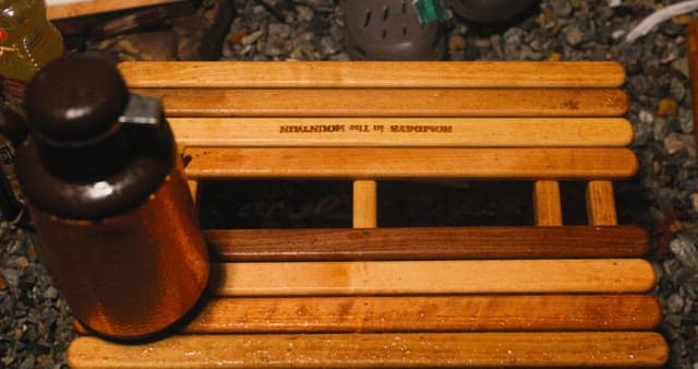 나무판 위에서 재료 준비