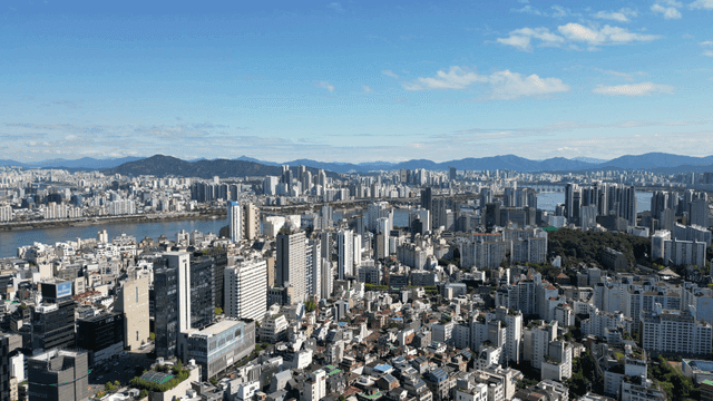 Clear sunny Seoul riverside Gangnam cityscape