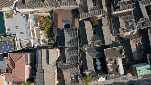 주택 지역 속 전통 한옥 항공 뷰