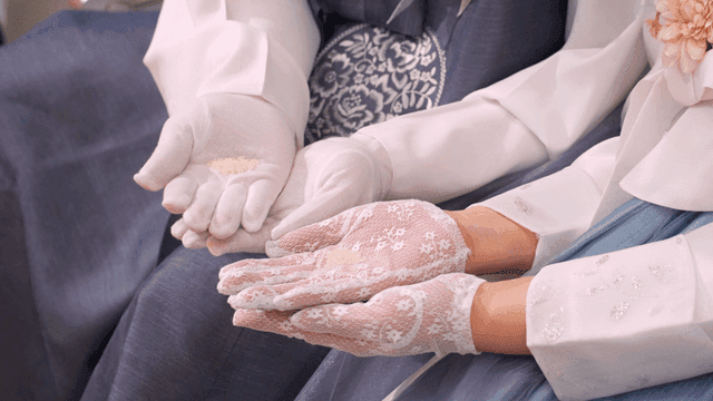 Traditional Korean wedding rituals using rice