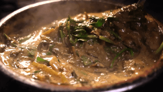 진하고 뜨거운 추어탕