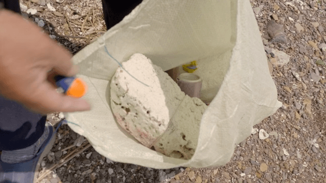 자루에 담겨진 쓰레기들