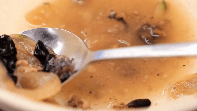 버섯이 들어간 맛있는 국물