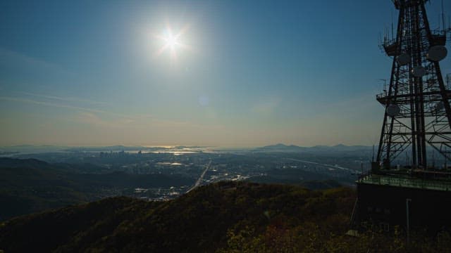 황혼에서 밤까지 도시 풍경의 타임랩스