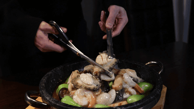 Jeon Ga Bok abalone being cut with scissors