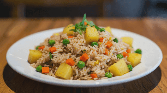 Plate of Khao Pad with pineapple
