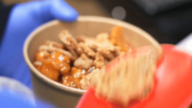 Crispy fried chicken topped with nurungji