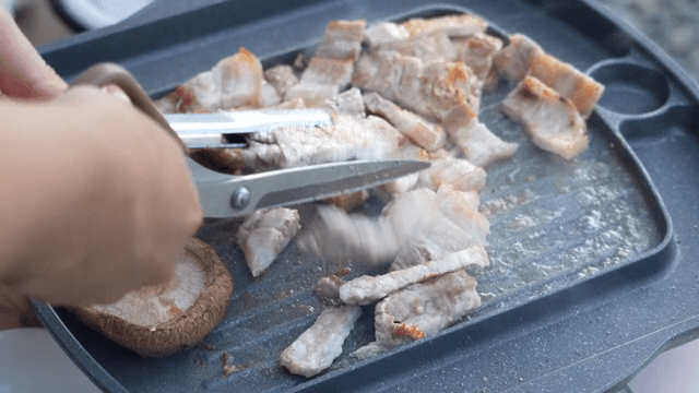 Grilling pork belly and mushrooms