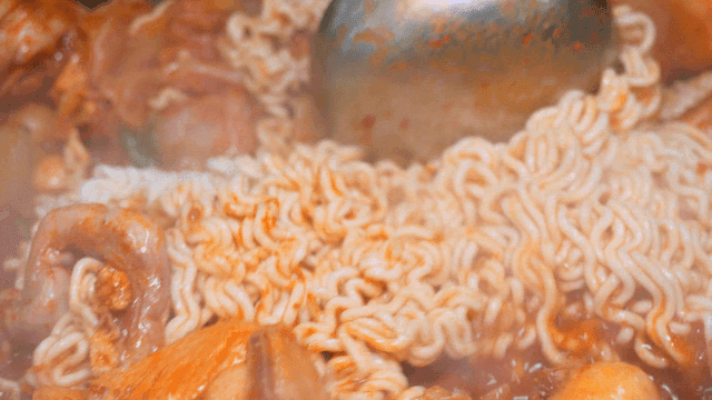Ramen mixed into spicy braised chicken