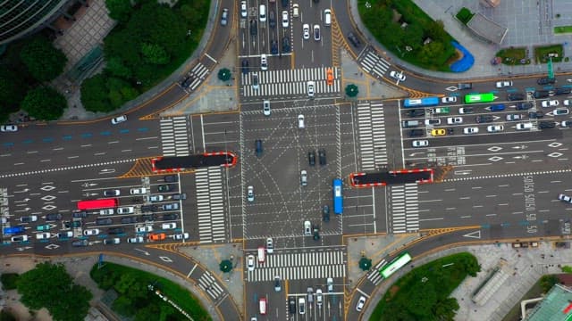 교통량이 많은 도시 교차로