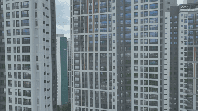 도시의 현대적인 고층 건물