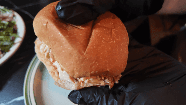 Pulled pork sandwich with coleslaw