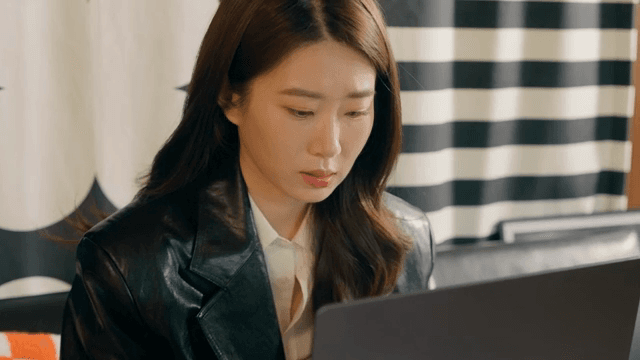Woman closing laptop with a desperate expression