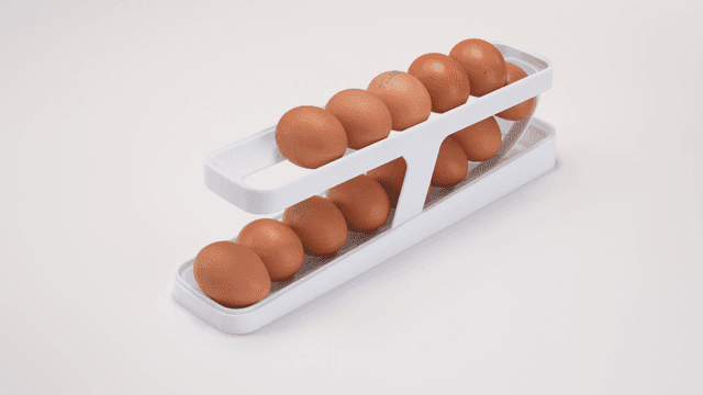 흰색 트레이에 정리된 달걀
