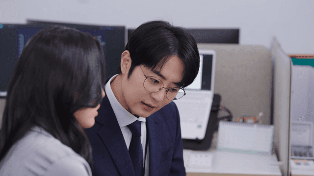 토론 중인 사무실 회의