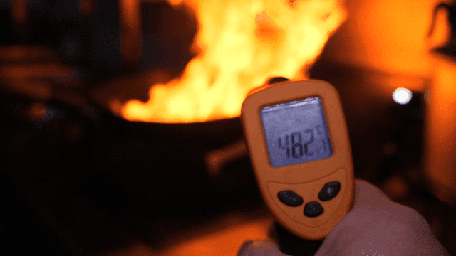 Measuring temperature of a flaming pan