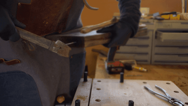 목재를 다루는 장인