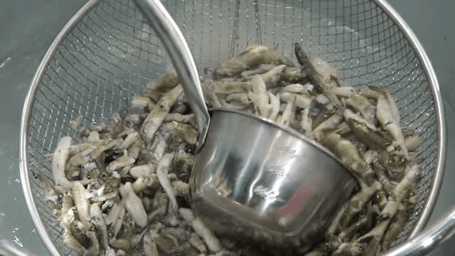 체에 담긴 꾹저구