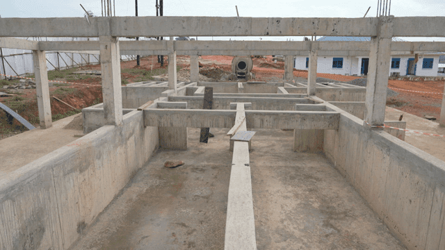 건설 중인 콘크리트 구조물