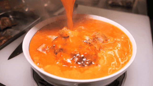 Spicy chicken rice noodles with broth poured over them
