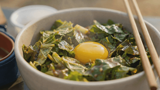 Bibimbap with fresh vegetables and eggs