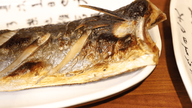 Grilled Spanish mackerel on white plate