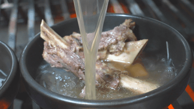 Beef rib soup with broth poured over it