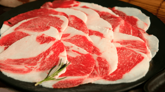 Thinly sliced ​​beef chadolbagi on black plate