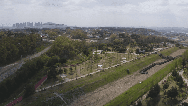 공원과 넓게 펼쳐진 녹지 풍경