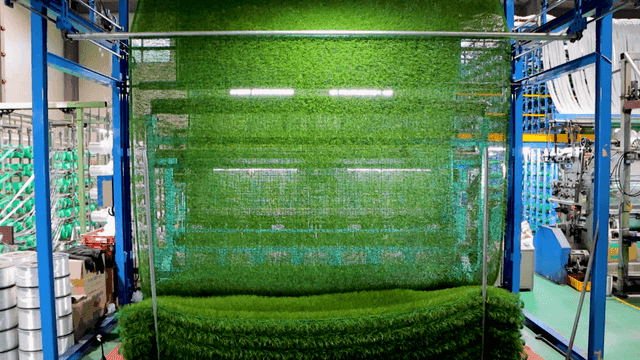 거대한 인조잔디 제작기계