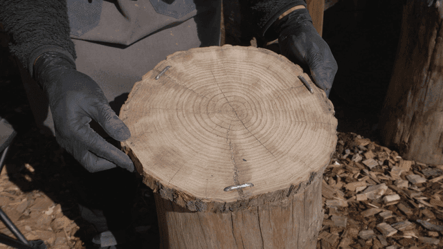 나무 조각을 다루는 사람