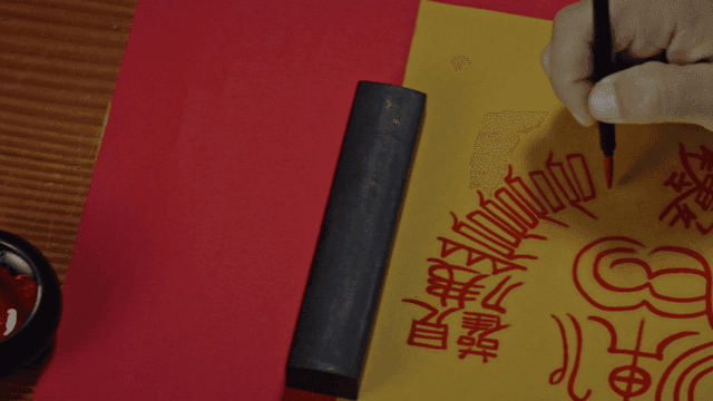 Red brush drawing talisman pattern