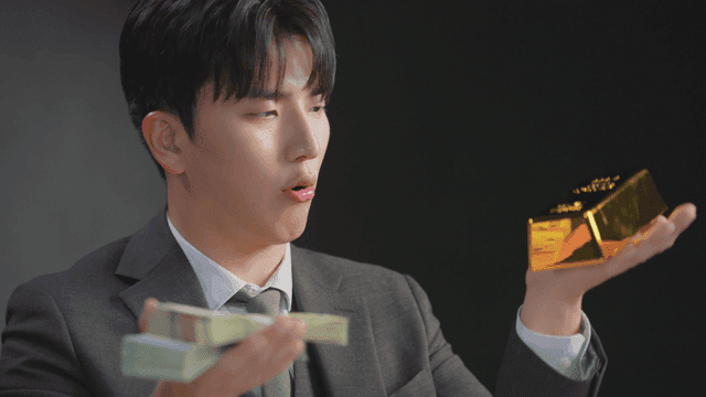 Man in a suit weighing money and gold