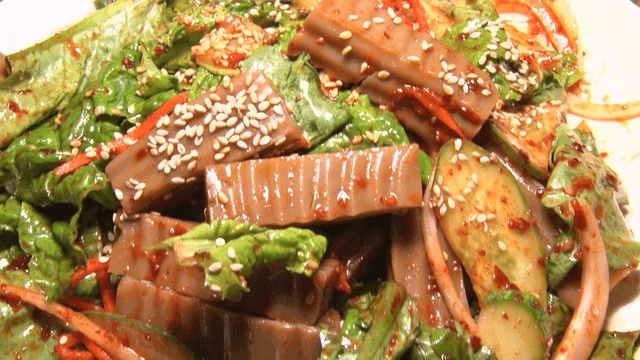 Korean acorn jelly salad with vegetables and dressing
